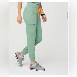 FIGS - Jade scrubs set